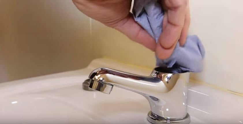 prima di inserire la nuova cartuccia, pulite bene l'interno del rubinetto